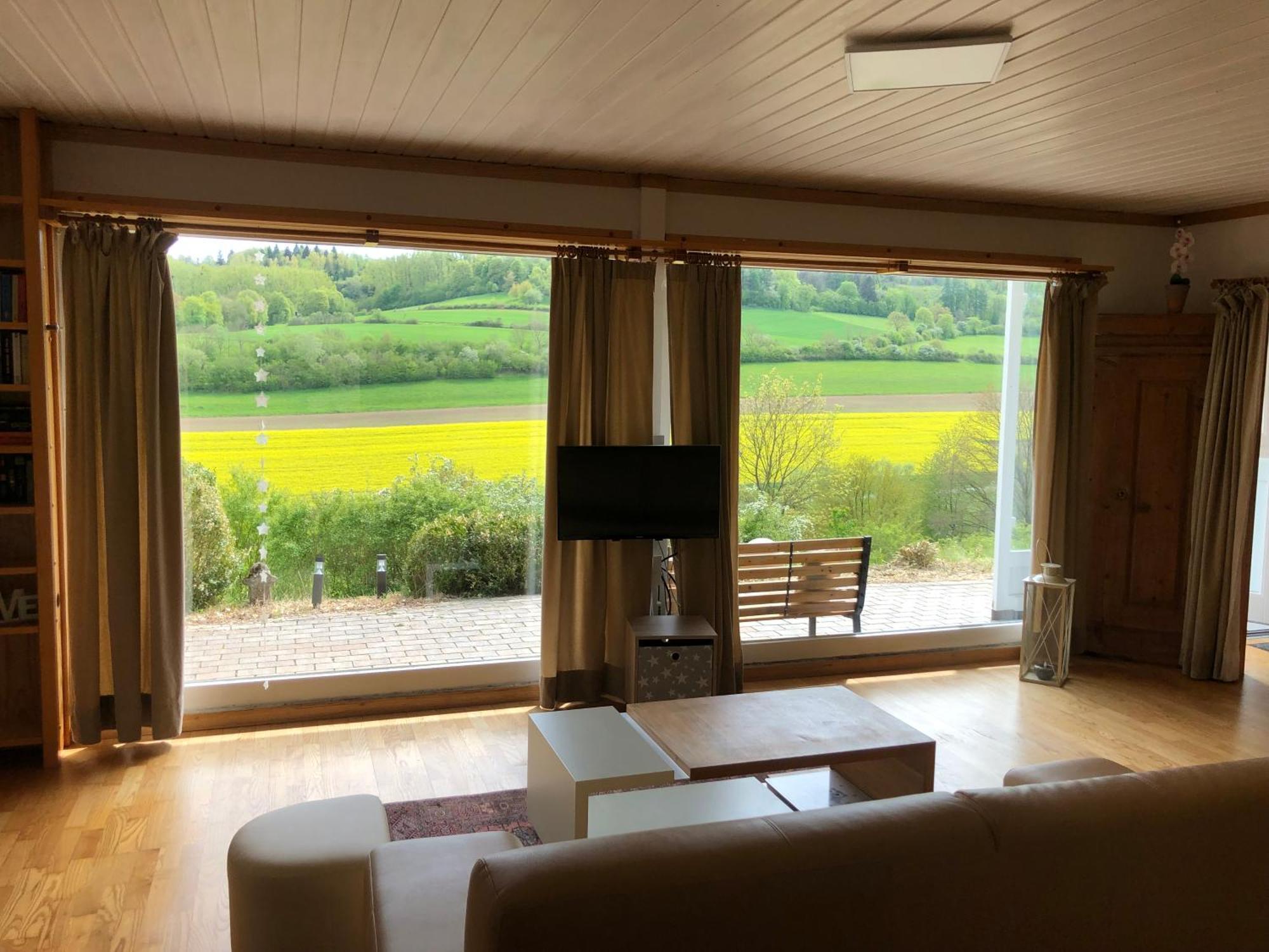 Idyllisch Wohnen Im Weserbergland - Bungalow Mit Phantastischer Aussicht Fuer 4 Personen Polle Extérieur photo